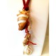 Collana con conchiglie naturali e corallo.