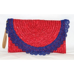 Borsa in rafia rossa con pizzo in blu.